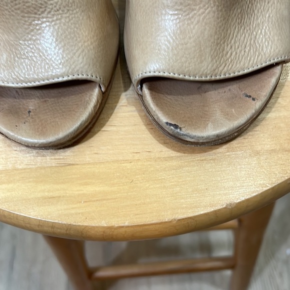 Stuart Weitzman Sunbelt slingback pecan colored heeled bootie. Size 6 - Picture 2 of 9